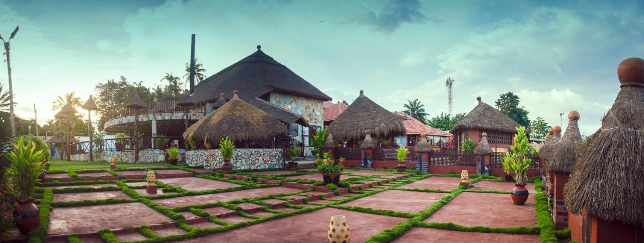 Ike'S Cultural Village Kumasi Exterior foto